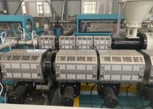 63mm 120-220kg / jam Pasokan Gas Mesin Extruder Pipa PE Sekrup Tunggal