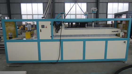 PE Perforated Plum Blossom Grille Tubes Dengan 7 Atau 9 Lubang Mesin Extruder Pipa Kabel Komunikasi
