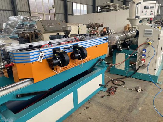 PP PE PVC PA Dinding Tunggal Mesin Extruder Pipa Bergelombang Sekrup Tunggal