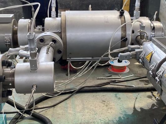 Tiga Lapisan Jalur Produksi Pipa Plastik PE Irigasi Tetes Pasokan Air Energi Pipa Gas