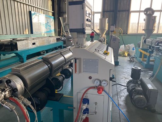 180-250kg / Jam Mesin Pembuat Pipa PVC Conical Twin Screw Extruder