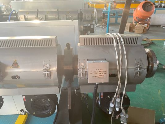 180-250kg / Jam Mesin Pembuat Pipa PVC Conical Twin Screw Extruder