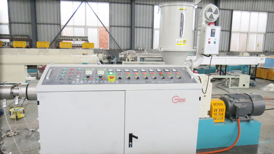 Pasokan Air Plastik UPVC PVC Pipe Extruder Machine Sekrup Ganda 200kg / jam